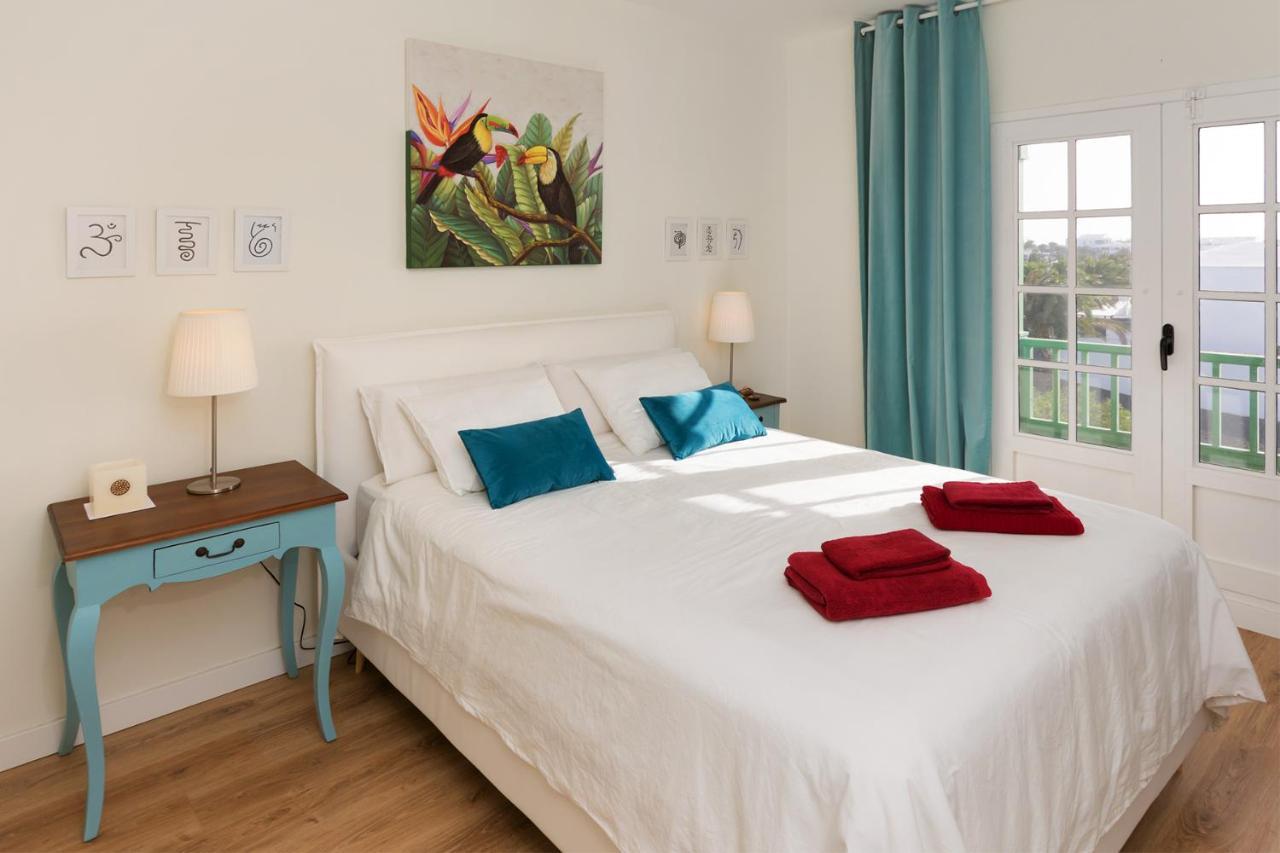 Apartamento Om Con Piscina Y Vistas Al Mar Daire Costa Teguise Dış mekan fotoğraf