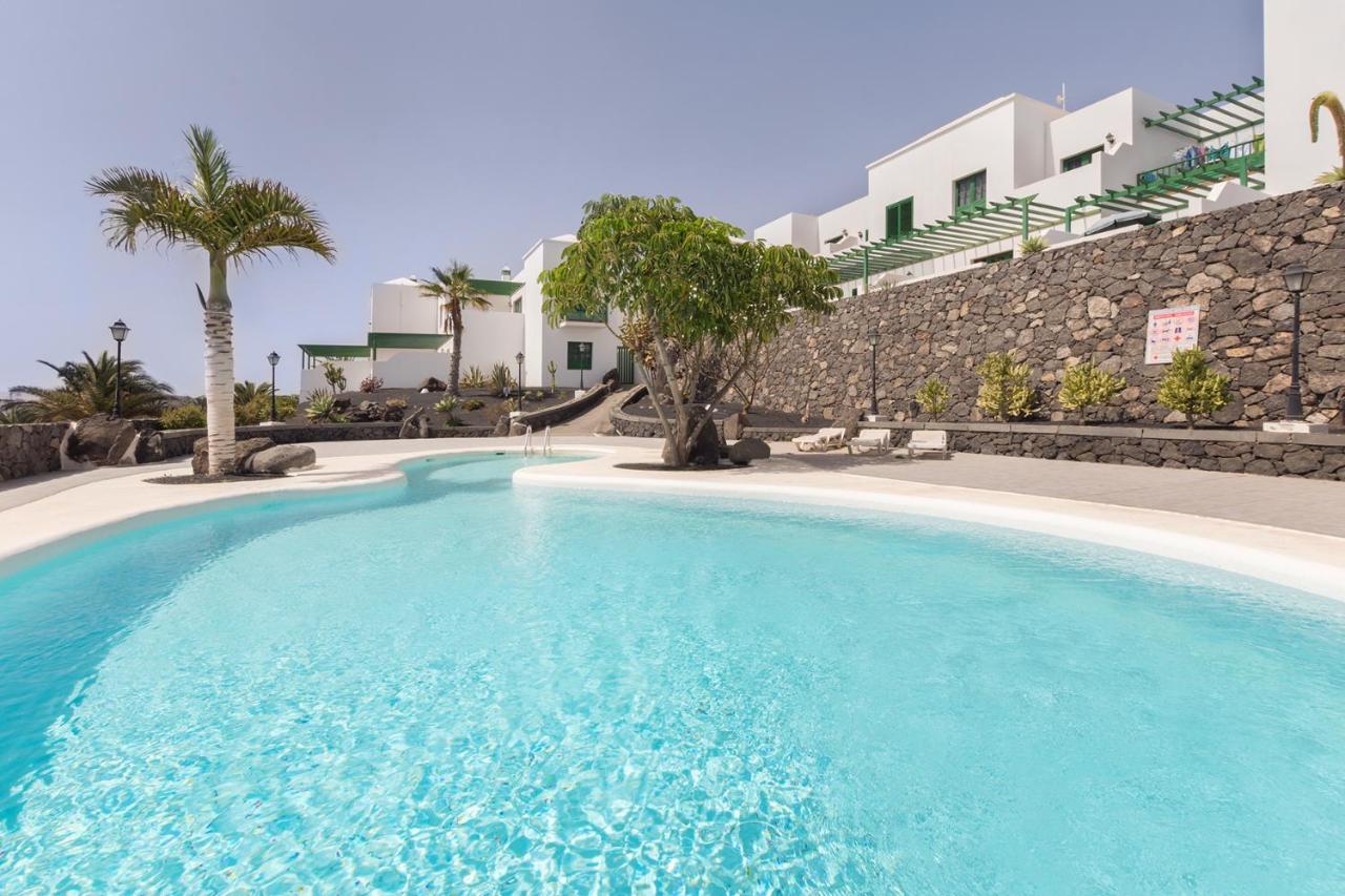 Apartamento Om Con Piscina Y Vistas Al Mar Daire Costa Teguise Dış mekan fotoğraf